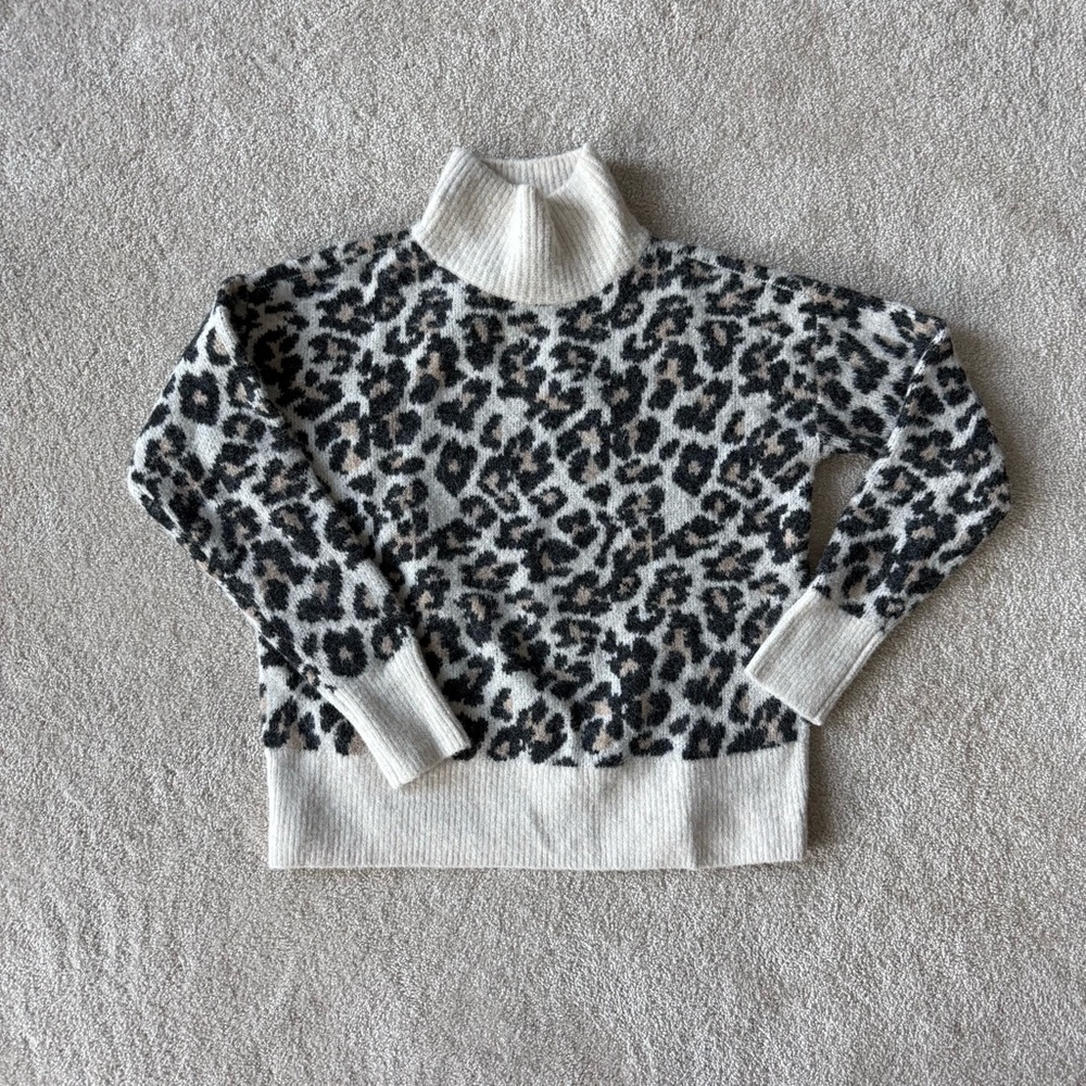 LOFT Leopard Print Turtleneck Sweater size small